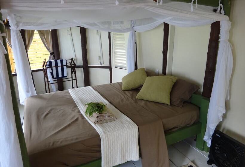 هتل Aganoa Lodge Samoa