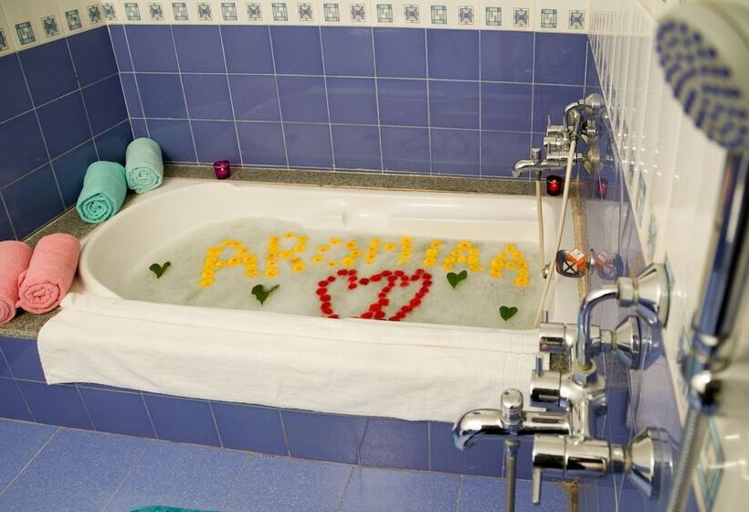 هتل Aromiaa Villas