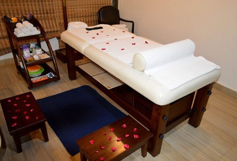 هتل Grandeur De Sanchi  Luxury Beach Resort & Spa