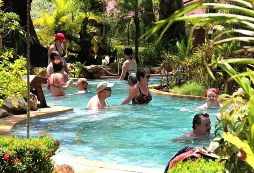 בית מלון כפרי Nattha Waree Hot Spring Resort And Spa