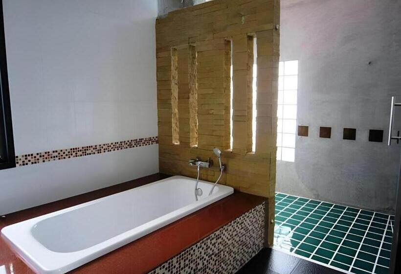 בית מלון כפרי Nattha Waree Hot Spring Resort And Spa