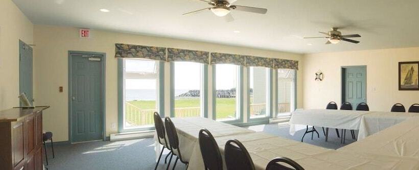 هتل Parkland Village Inn