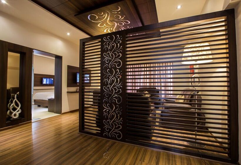 Отель Regenta Central Harimangla