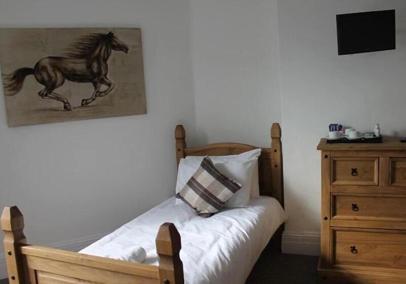 هتل Stonehenge Inn & Shepherds Huts