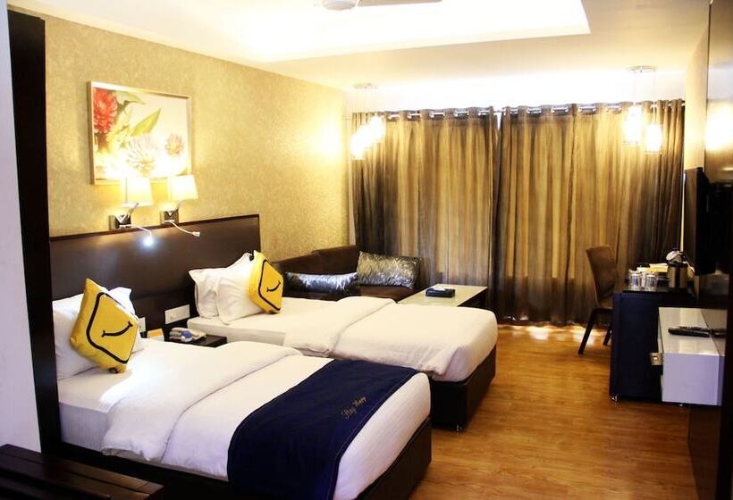 Отель Vista Rooms At Nandan Kanan