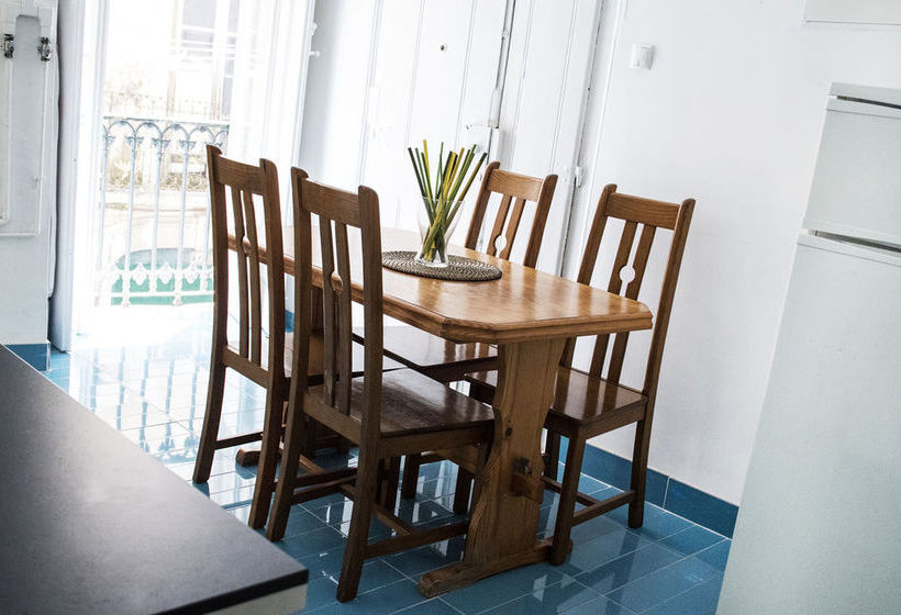 Locals Hostel & Suites