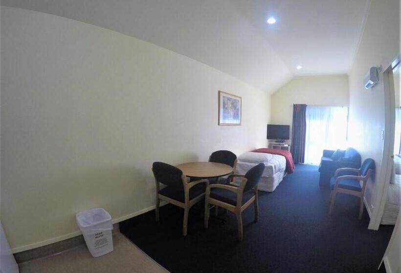 فندق على الطريق The Peaks Motor Inn