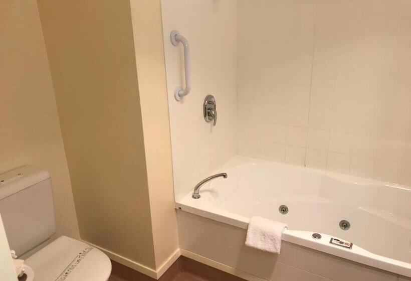 فندق على الطريق The Peaks Motor Inn
