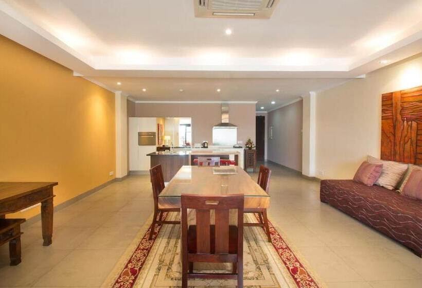 Peninsula Bay Resort