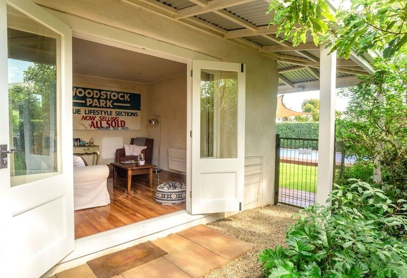 پانسیون Woodstock Suite