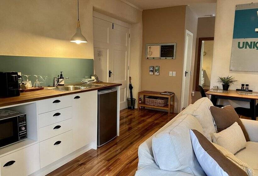 پانسیون Woodstock Suite