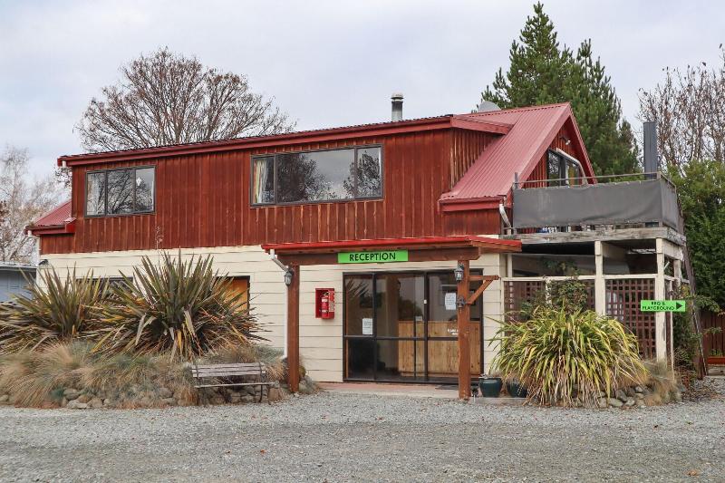 Pinewood Motels