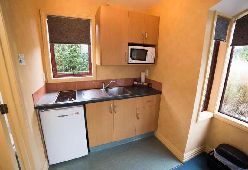 Red Tussock Motel