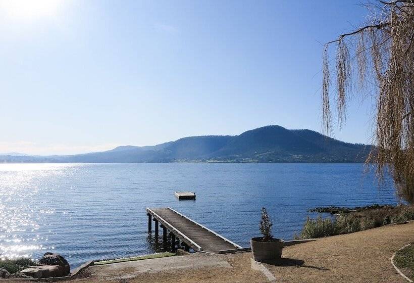 Riverfront Motel & Villas