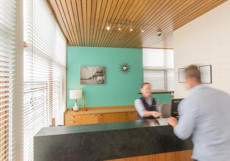 Riverfront Motel & Villas