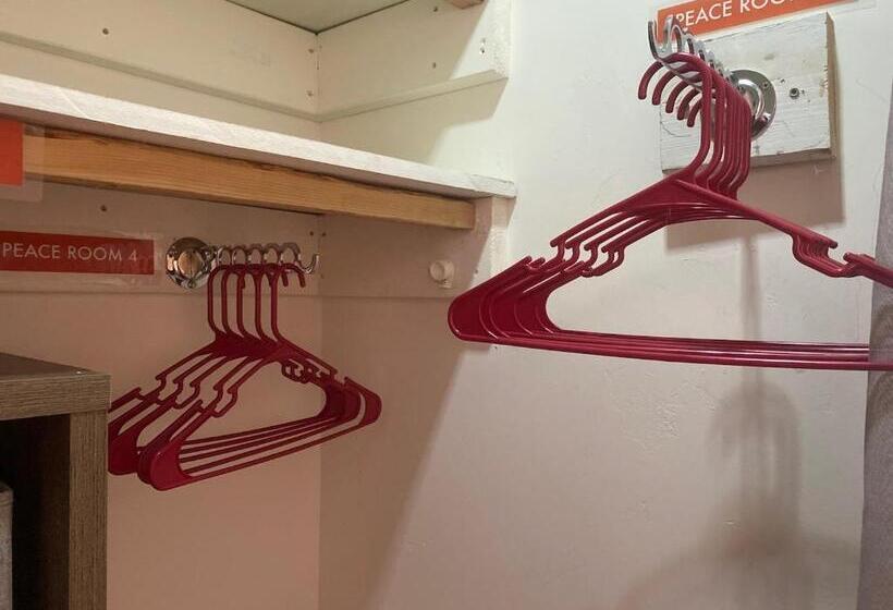 فندق صغير Whole Family   Barrette