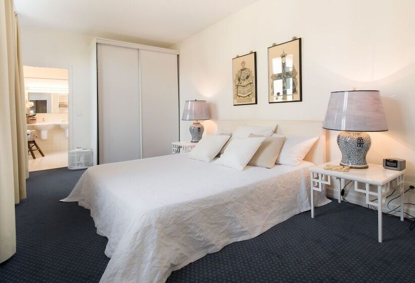 Living Am Carlsplatz