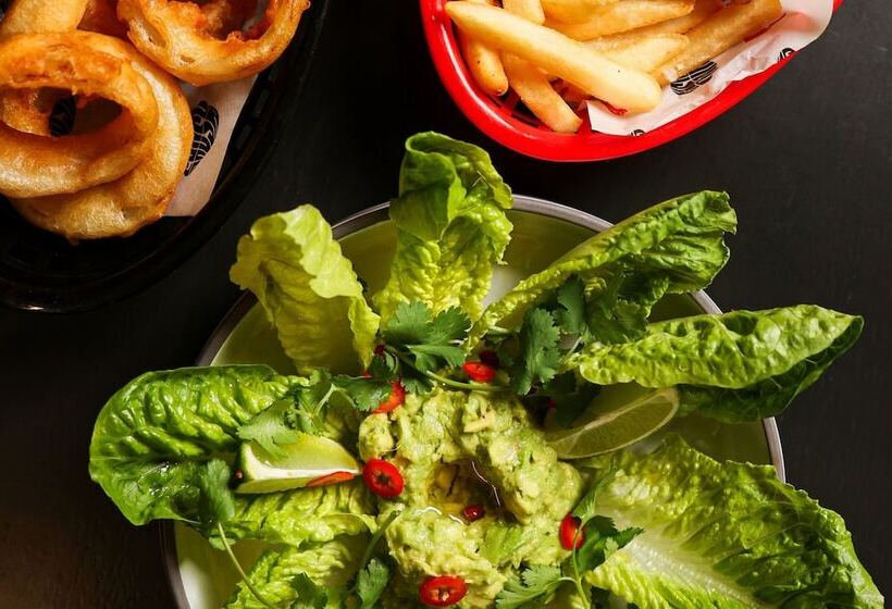 فندق Courtyard By Marriott Melbourne Flagstaff Gardens