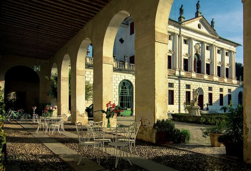 فندق Historic Venetian Style Castle In Piombino Dese With Pool