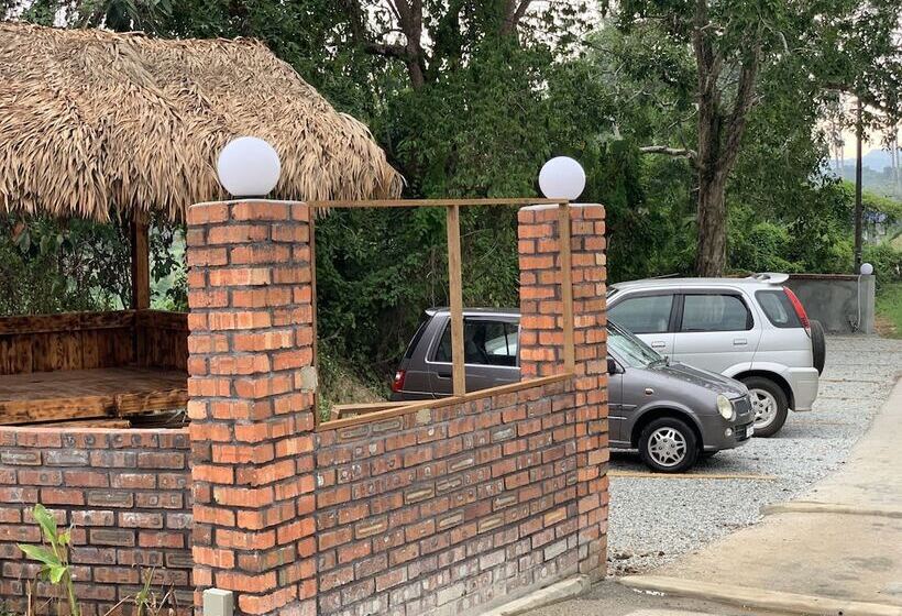 هتل Hujung Kampung