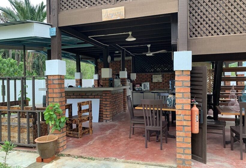 هتل Hujung Kampung