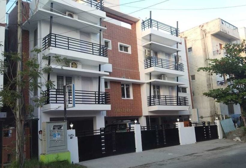 هتل The Altruist Business Stays