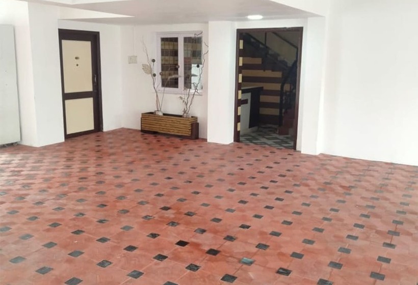 هتل The Altruist Business Stays