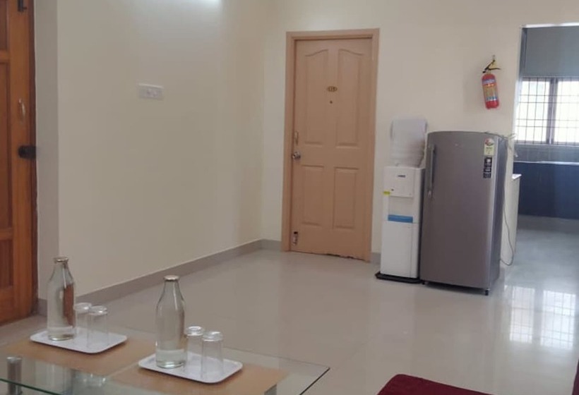 هتل The Altruist Business Stays