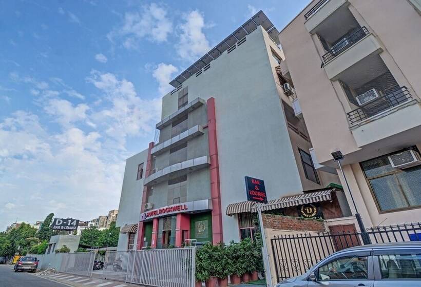 ホテル Treebo New Rockwell Vivek Vihar