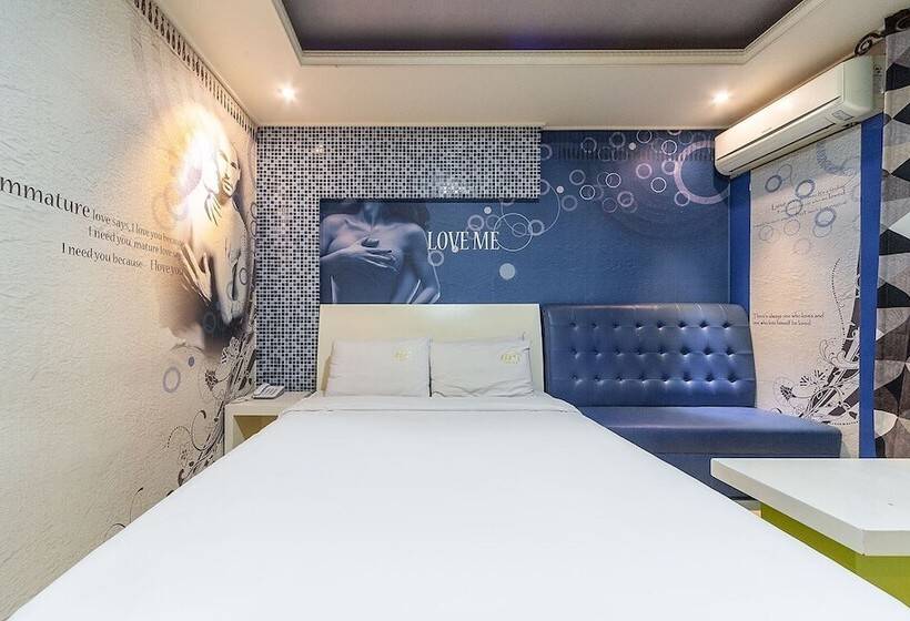 מוטל Gwangju Sangmu M