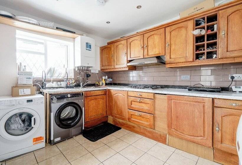 پانسیون North Avenue Guest House Ltd, Heathrow Airport Free Parking