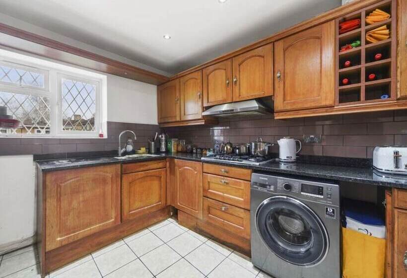 پانسیون North Avenue Guest House Ltd, Heathrow Airport Free Parking