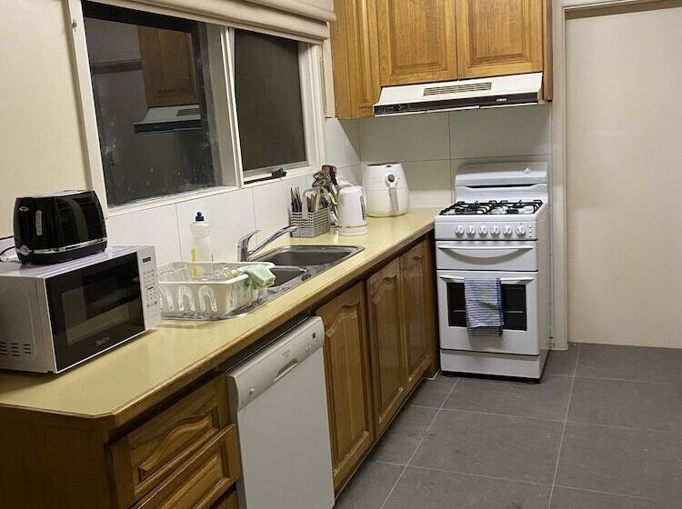 پانسیون Doncaster Westfield Airbnb Shared House