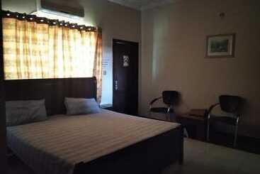 پانسیون Evergreen Guest Lodge Egl