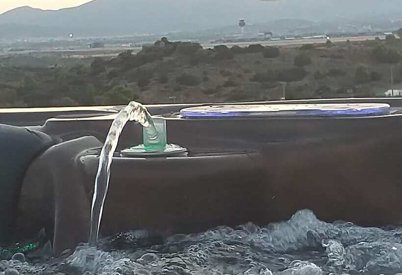 پانسیون Free Mini Pool Jacuzzi Airport House   Up To 8 People