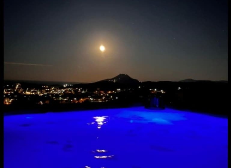 پانسیون Free Mini Pool Jacuzzi Airport House   Up To 8 People