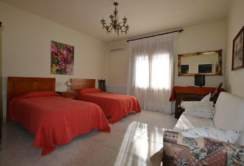 פנסיון Hostal Can Nofre
