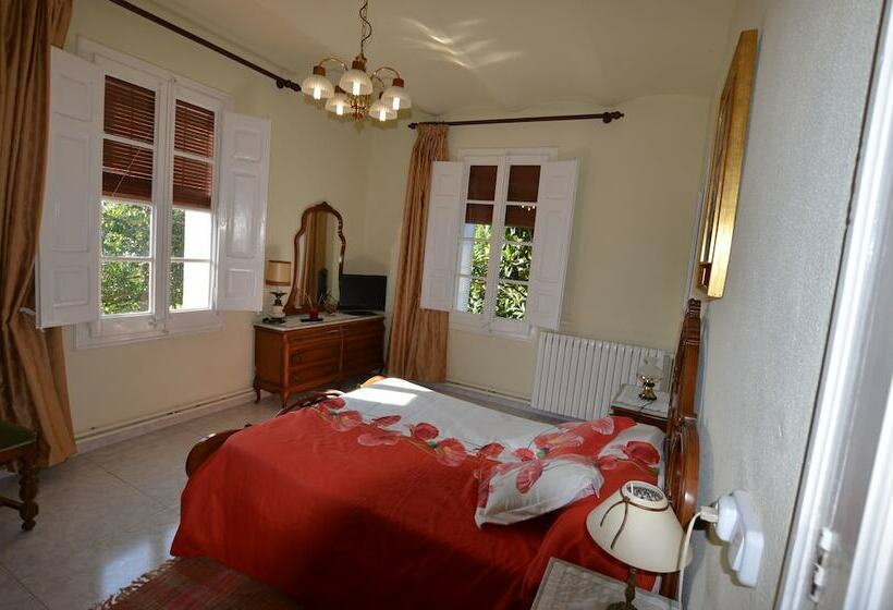 פנסיון Hostal Can Nofre