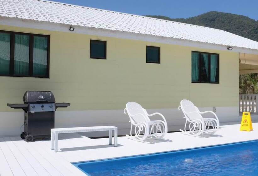 פנסיון Villa Tiga V3   Datai Valley