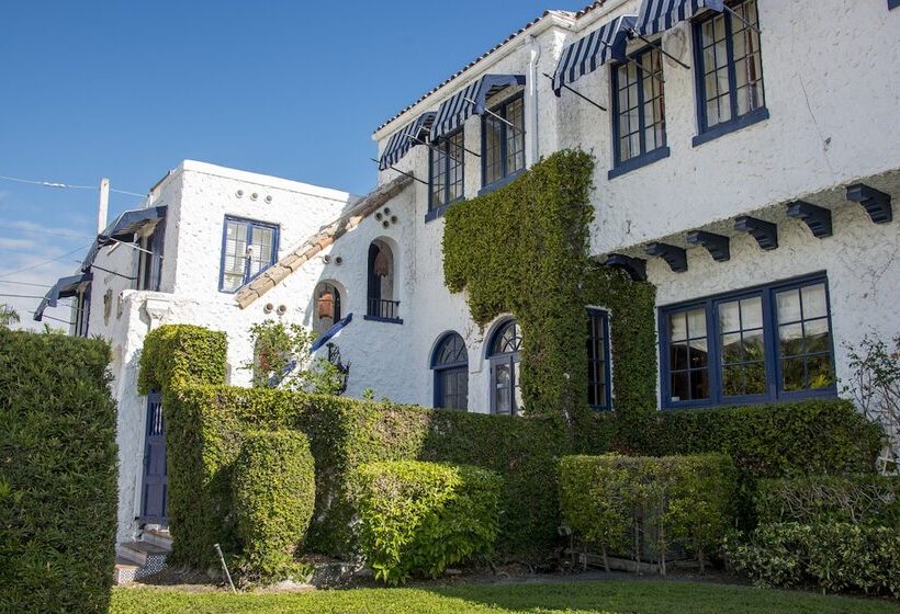 پانسیون Young Mansion