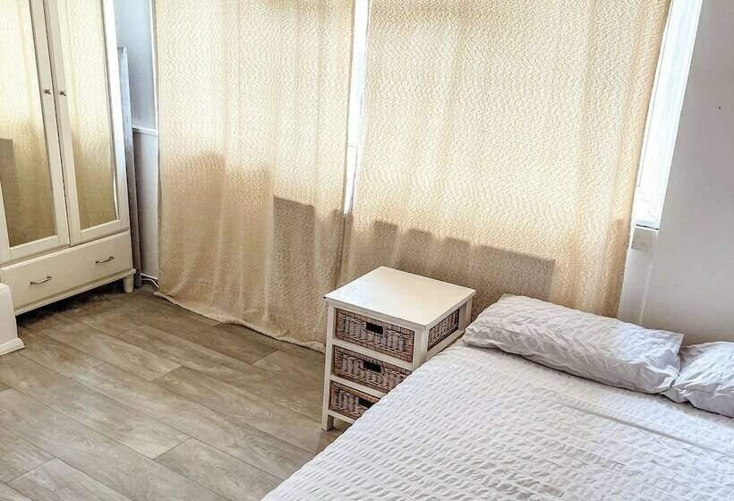 레지던스 Stunning 3 Bed House In London With Free Parking