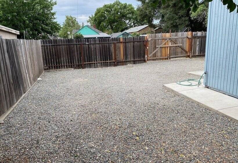 فندق صغير Whole Family   Barrette