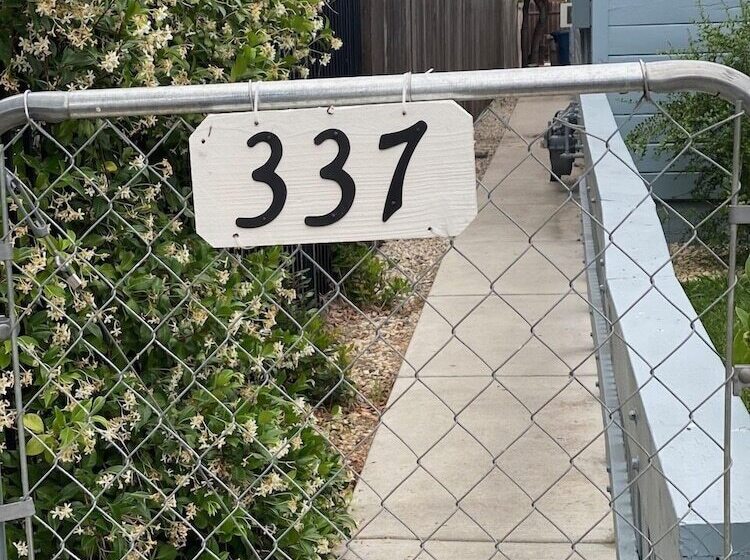 فندق صغير Whole Family   Barrette