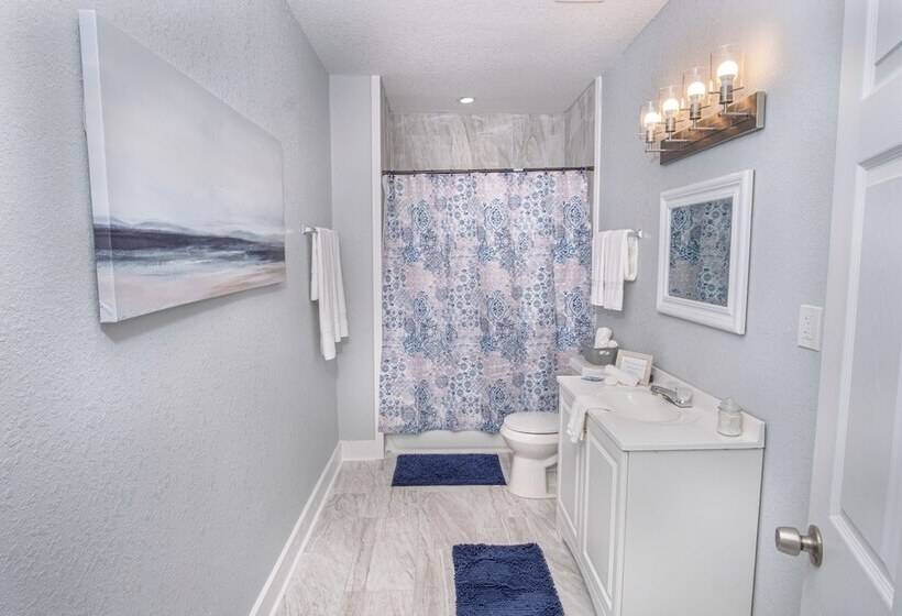 Wonderful 3 Br 2 Ba Near Downtown