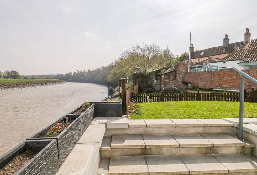 Avonside Cottage