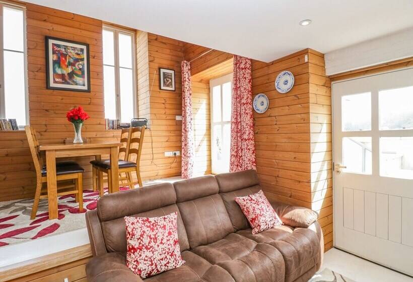 Avonside Cottage