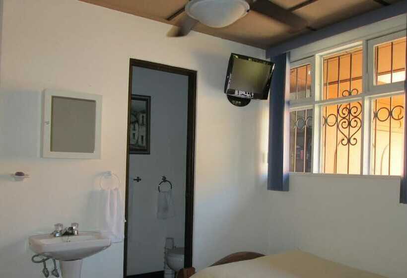 مبيت وإفطار Dobson Manor