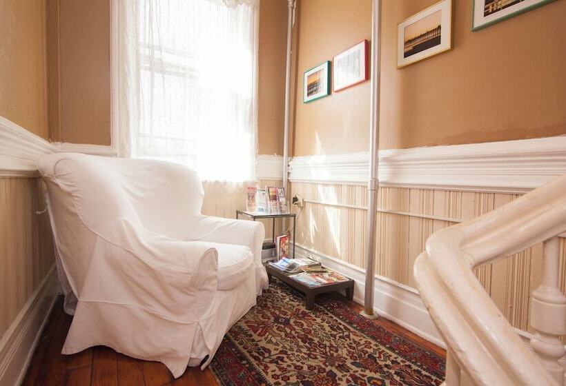 مبيت وإفطار Saint Nicholas Inn Guesthouse
