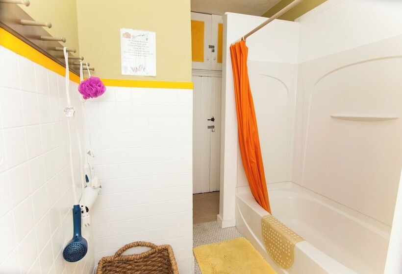 مبيت وإفطار Saint Nicholas Inn Guesthouse