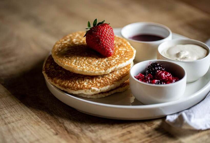 تختخواب و صبحانه The George At Backwell